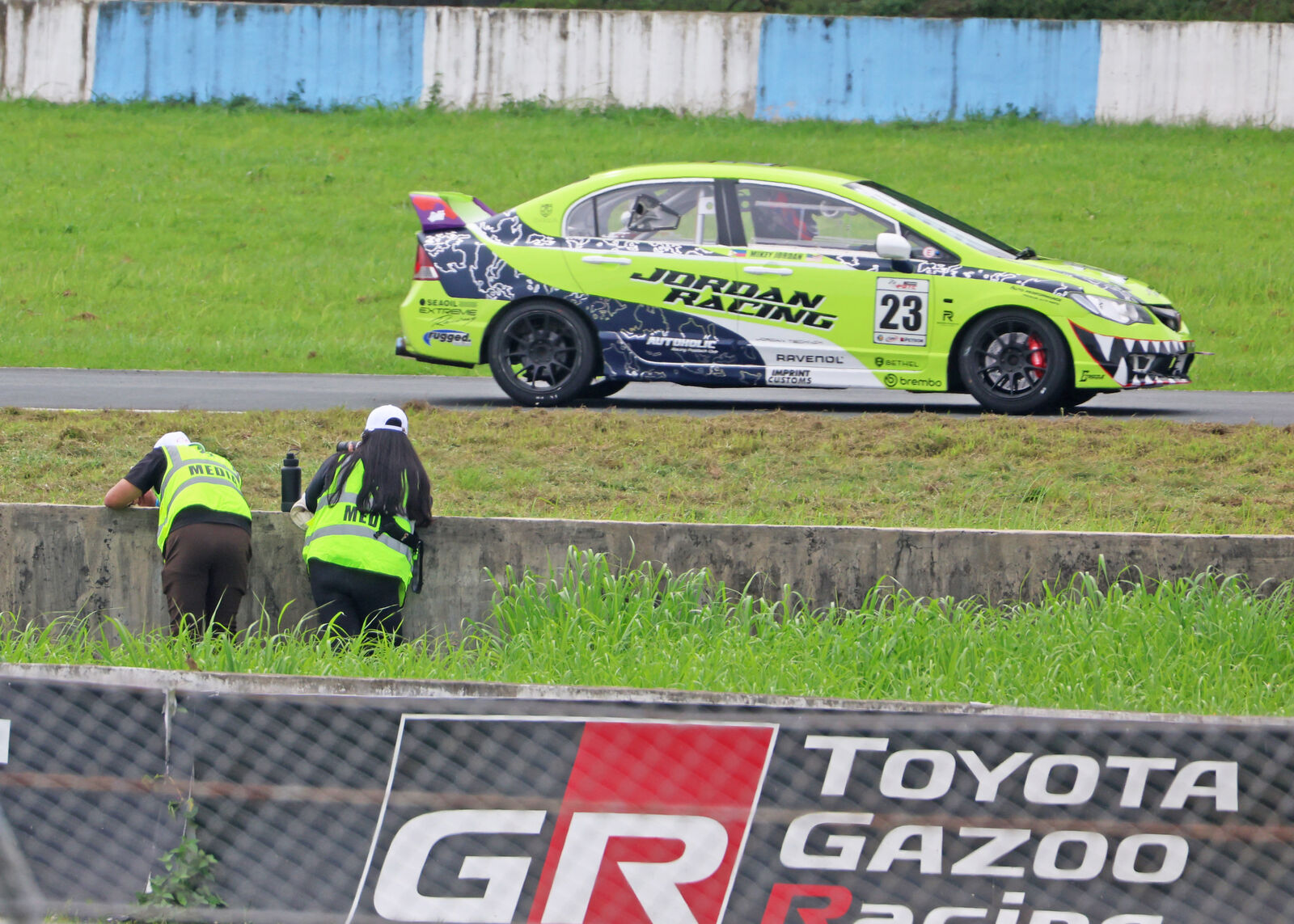 On-track race action, CIFOS 2025